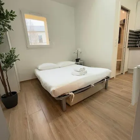Appartement Dans Le 16e Pres De La Tour Eiffel