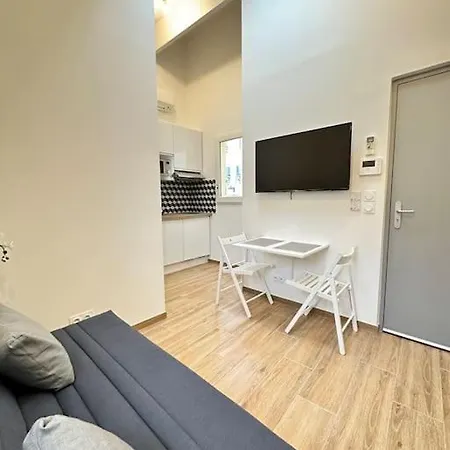 Dans Le 16e Pres De La Tour Eiffel * Paříž